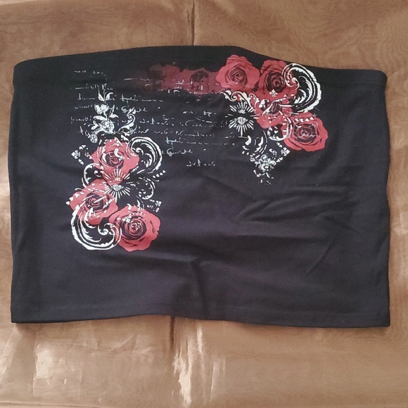 Hot Topic Tops - *NWT* Hot Topic Roses And Filigree Black Tube Top with Red Floral Design